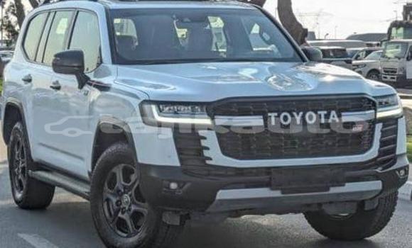 Buy Used Toyota Land Cruiser White Car in Buston in Sughd