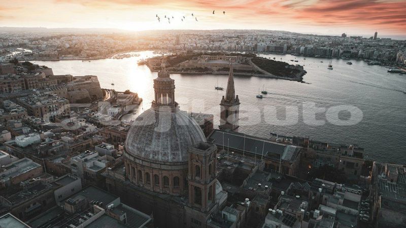 Big with watermark image