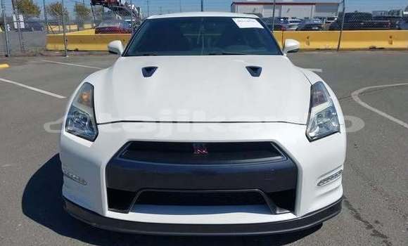 Buy Used Nissan GT-R White Car in Buston in Sughd Buy Used Nissan GT-R White Car in Buston in Sughd