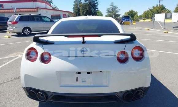Buy Used Nissan GT-R White Car in Buston in Sughd Buy Used Nissan GT-R White Car in Buston in Sughd