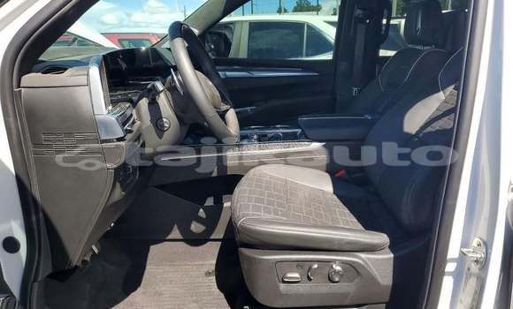 Buy Used Cadillac Escalade White Car in Chkalov in Sughd Buy Used Cadillac Escalade White Car in Chkalov in Sughd