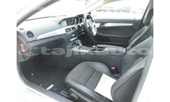 Buy Import Mercedes-Benz 190 White Car in Import - Dubai in Dushanbe Buy Import Mercedes-Benz 190 White Car in Import - Dubai in Dushanbe