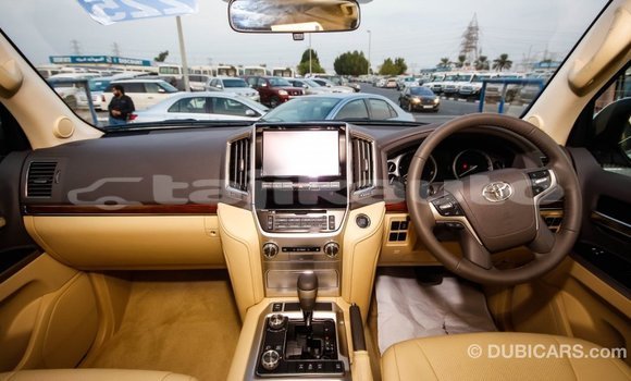 Buy Import Toyota Land Cruiser White Car in Import - Dubai in Dushanbe Buy Import Toyota Land Cruiser White Car in Import - Dubai in Dushanbe