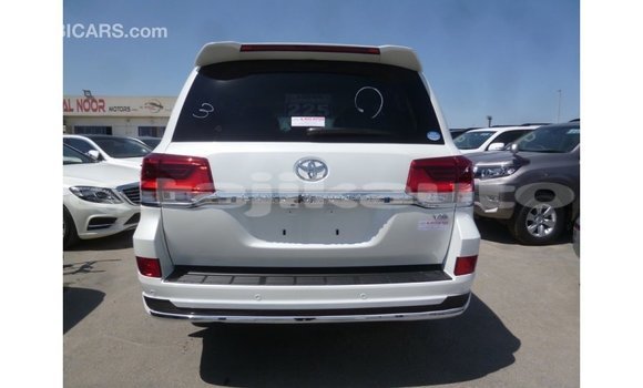 Buy Import Toyota Land Cruiser White Car in Import - Dubai in Dushanbe Buy Import Toyota Land Cruiser White Car in Import - Dubai in Dushanbe
