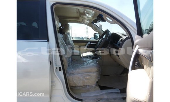 Buy Import Toyota Land Cruiser White Car in Import - Dubai in Dushanbe Buy Import Toyota Land Cruiser White Car in Import - Dubai in Dushanbe
