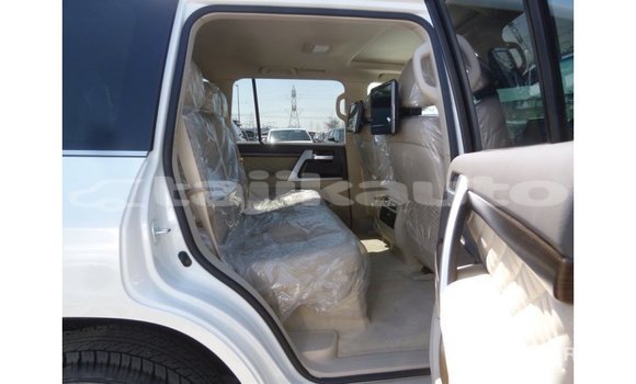 Buy Import Toyota Land Cruiser White Car in Import - Dubai in Dushanbe Buy Import Toyota Land Cruiser White Car in Import - Dubai in Dushanbe