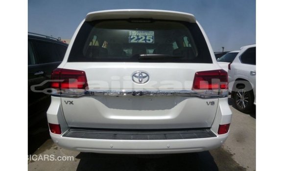 Buy Import Toyota Land Cruiser White Car in Import - Dubai in Dushanbe Buy Import Toyota Land Cruiser White Car in Import - Dubai in Dushanbe