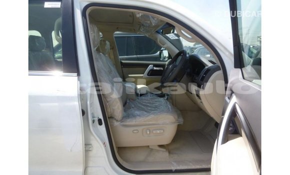 Buy Import Toyota Land Cruiser White Car in Import - Dubai in Dushanbe Buy Import Toyota Land Cruiser White Car in Import - Dubai in Dushanbe