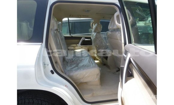 Buy Import Toyota Land Cruiser White Car in Import - Dubai in Dushanbe Buy Import Toyota Land Cruiser White Car in Import - Dubai in Dushanbe