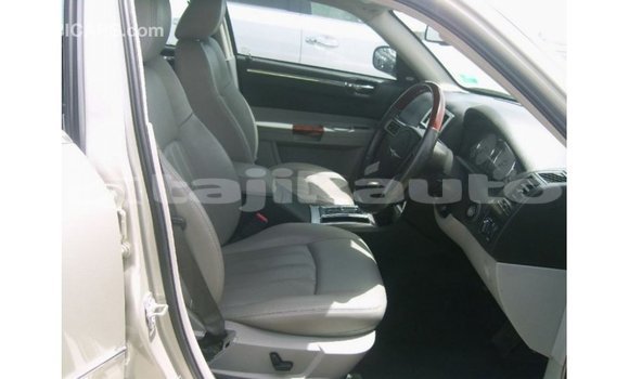 Buy Import Chrysler 300 Beige Car in Import - Dubai in Dushanbe Buy Import Chrysler 300 Beige Car in Import - Dubai in Dushanbe