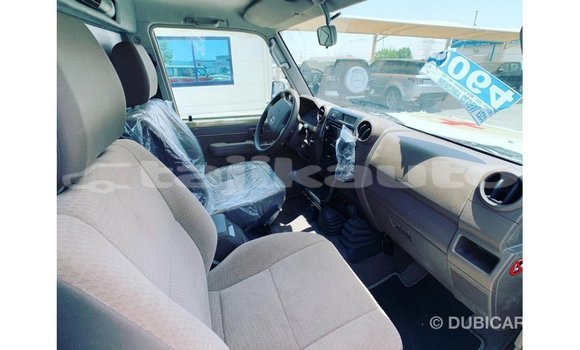 Buy Import Toyota Land Cruiser Beige Car in Import - Dubai in Dushanbe Buy Import Toyota Land Cruiser Beige Car in Import - Dubai in Dushanbe