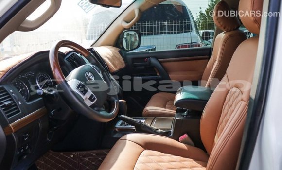 Buy Import Toyota Land Cruiser White Car in Import - Dubai in Dushanbe Buy Import Toyota Land Cruiser White Car in Import - Dubai in Dushanbe