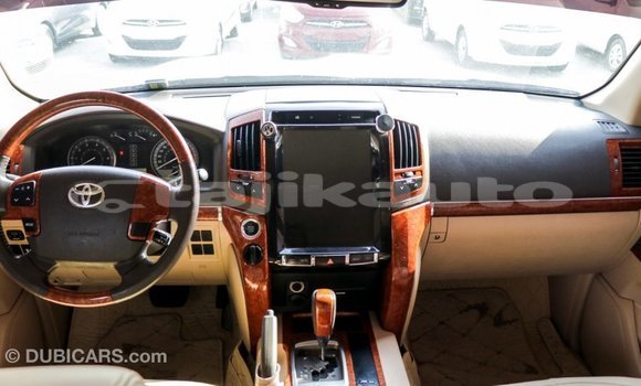 Buy Import Toyota Land Cruiser White Car in Import - Dubai in Dushanbe Buy Import Toyota Land Cruiser White Car in Import - Dubai in Dushanbe