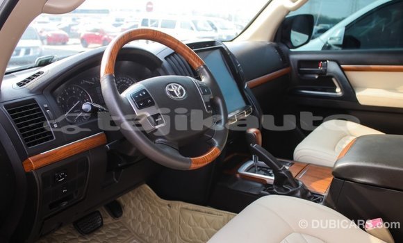 Buy Import Toyota Land Cruiser White Car in Import - Dubai in Dushanbe Buy Import Toyota Land Cruiser White Car in Import - Dubai in Dushanbe