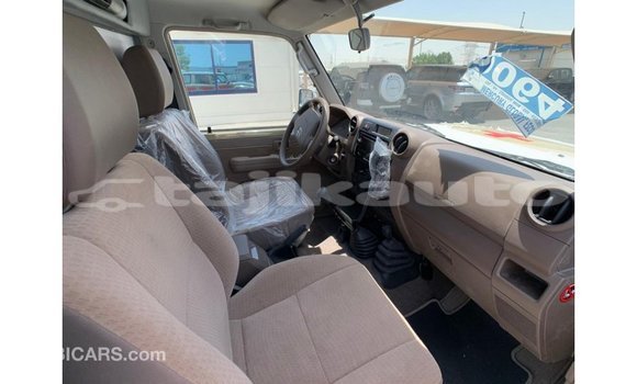 Buy Import Toyota Land Cruiser Beige Car in Import - Dubai in Dushanbe Buy Import Toyota Land Cruiser Beige Car in Import - Dubai in Dushanbe
