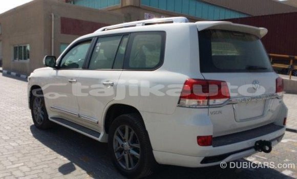 Buy Import Toyota Land Cruiser White Car in Import - Dubai in Dushanbe Buy Import Toyota Land Cruiser White Car in Import - Dubai in Dushanbe