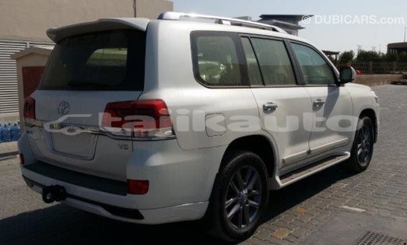 Buy Import Toyota Land Cruiser White Car in Import - Dubai in Dushanbe Buy Import Toyota Land Cruiser White Car in Import - Dubai in Dushanbe