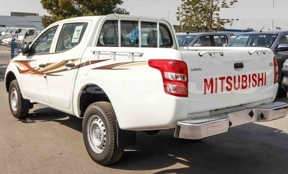 Buy Import Mitsubishi L200 White Car in Import - Dubai in Dushanbe