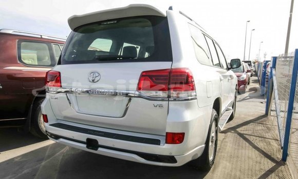 Buy Import Toyota Land Cruiser White Car in Import - Dubai in Dushanbe Buy Import Toyota Land Cruiser White Car in Import - Dubai in Dushanbe