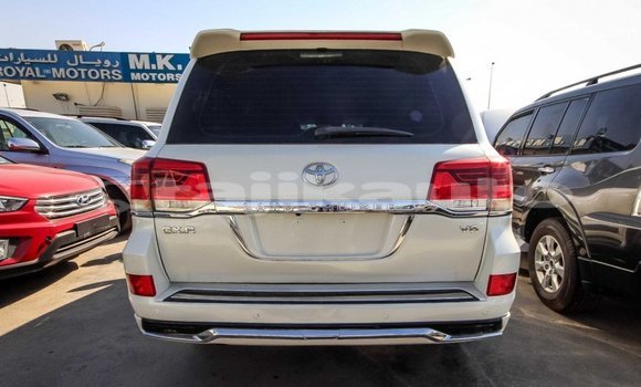 Buy Import Toyota Land Cruiser White Car in Import - Dubai in Dushanbe Buy Import Toyota Land Cruiser White Car in Import - Dubai in Dushanbe