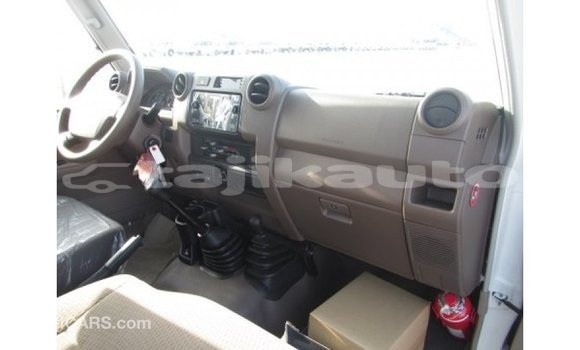 Buy Import Toyota Land Cruiser White Car in Import - Dubai in Dushanbe Buy Import Toyota Land Cruiser White Car in Import - Dubai in Dushanbe