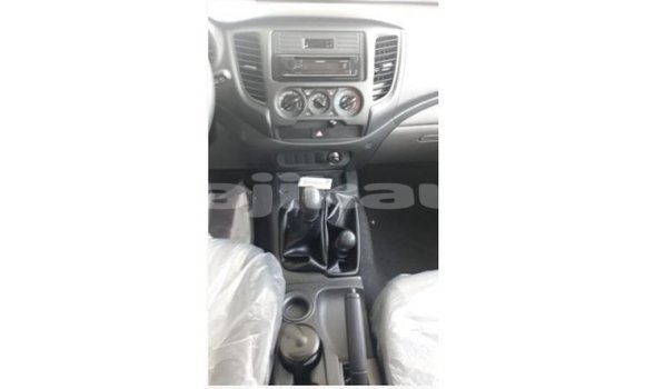 Buy Import Mitsubishi L200 White Car in Import - Dubai in Dushanbe