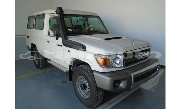 Buy Import Abarth 595 White Car in Import - Dubai in Dushanbe