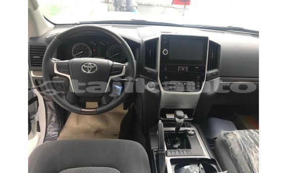 Buy Import Toyota Land Cruiser White Car in Import - Dubai in Dushanbe Buy Import Toyota Land Cruiser White Car in Import - Dubai in Dushanbe
