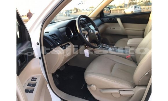 Buy Import Toyota Highlander White Car in Import - Dubai in Dushanbe Buy Import Toyota Highlander White Car in Import - Dubai in Dushanbe