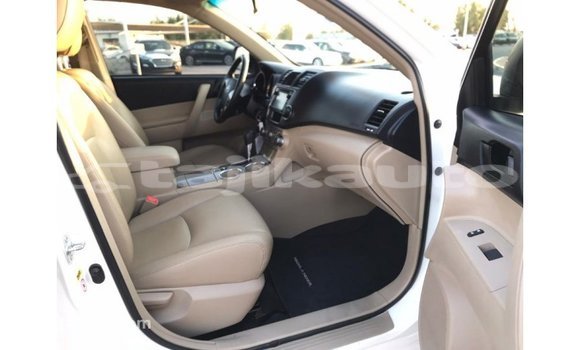 Buy Import Toyota Highlander White Car in Import - Dubai in Dushanbe Buy Import Toyota Highlander White Car in Import - Dubai in Dushanbe