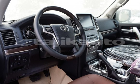 Buy Import Toyota Land Cruiser White Car in Import - Dubai in Dushanbe Buy Import Toyota Land Cruiser White Car in Import - Dubai in Dushanbe