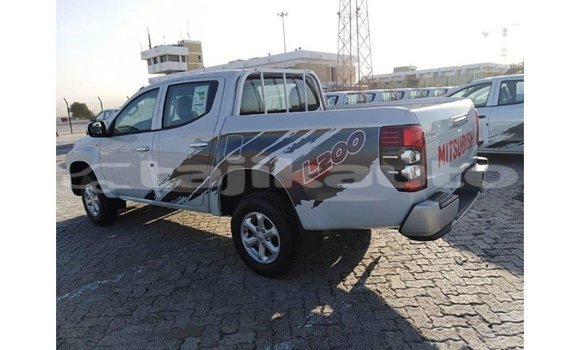 Buy Import Mitsubishi L200 White Car in Import - Dubai in Dushanbe Buy Import Mitsubishi L200 White Car in Import - Dubai in Dushanbe