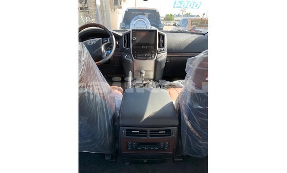 Buy Import Toyota Land Cruiser White Car in Import - Dubai in Dushanbe Buy Import Toyota Land Cruiser White Car in Import - Dubai in Dushanbe