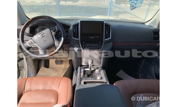 Buy Import Toyota Land Cruiser White Car in Import - Dubai in Dushanbe Buy Import Toyota Land Cruiser White Car in Import - Dubai in Dushanbe
