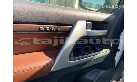Buy Import Toyota Land Cruiser White Car in Import - Dubai in Dushanbe Buy Import Toyota Land Cruiser White Car in Import - Dubai in Dushanbe