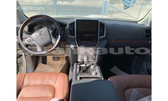 Buy Import Toyota Land Cruiser White Car in Import - Dubai in Dushanbe Buy Import Toyota Land Cruiser White Car in Import - Dubai in Dushanbe