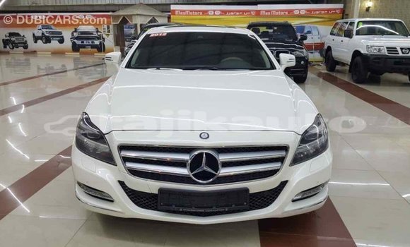 Buy Import Mercedes-Benz 190 (W201) White Car in Import - Dubai in Dushanbe Buy Import Mercedes-Benz 190 (W201) White Car in Import - Dubai in Dushanbe
