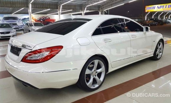 Buy Import Mercedes-Benz 190 (W201) White Car in Import - Dubai in Dushanbe Buy Import Mercedes-Benz 190 (W201) White Car in Import - Dubai in Dushanbe