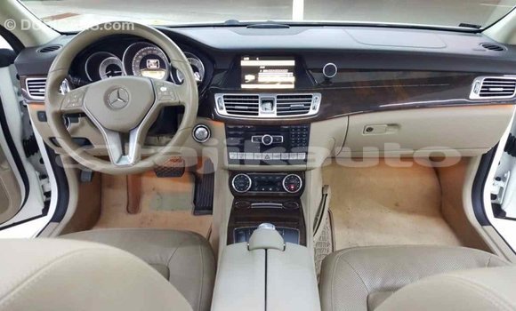 Buy Import Mercedes-Benz 190 (W201) White Car in Import - Dubai in Dushanbe Buy Import Mercedes-Benz 190 (W201) White Car in Import - Dubai in Dushanbe