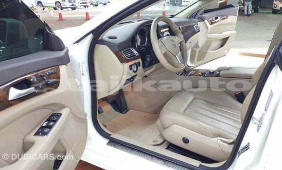 Buy Import Mercedes-Benz 190 (W201) White Car in Import - Dubai in Dushanbe Buy Import Mercedes-Benz 190 (W201) White Car in Import - Dubai in Dushanbe