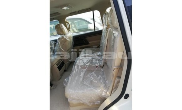 Buy Import Toyota Land Cruiser White Car in Import - Dubai in Dushanbe Buy Import Toyota Land Cruiser White Car in Import - Dubai in Dushanbe