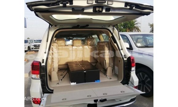 Buy Import Toyota Land Cruiser White Car in Import - Dubai in Dushanbe Buy Import Toyota Land Cruiser White Car in Import - Dubai in Dushanbe