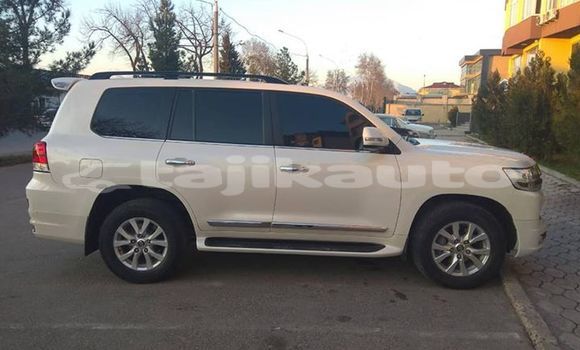 Buy Used Toyota Land Cruiser Prado White Car in Dushanbe in Dushanbe
