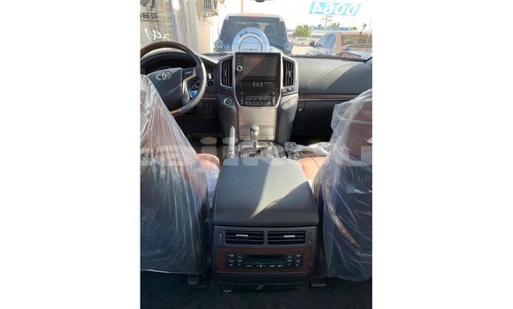 Buy Import Toyota Land Cruiser White Car in Import - Dubai in Dushanbe Buy Import Toyota Land Cruiser White Car in Import - Dubai in Dushanbe