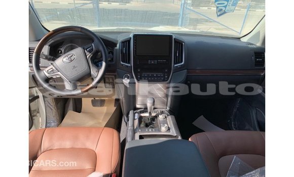 Buy Import Toyota Land Cruiser White Car in Import - Dubai in Dushanbe Buy Import Toyota Land Cruiser White Car in Import - Dubai in Dushanbe