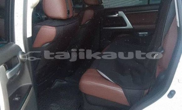 Buy Used Toyota Land Cruiser Prado White Car in Dushanbe in Dushanbe Buy Used Toyota Land Cruiser Prado White Car in Dushanbe in Dushanbe