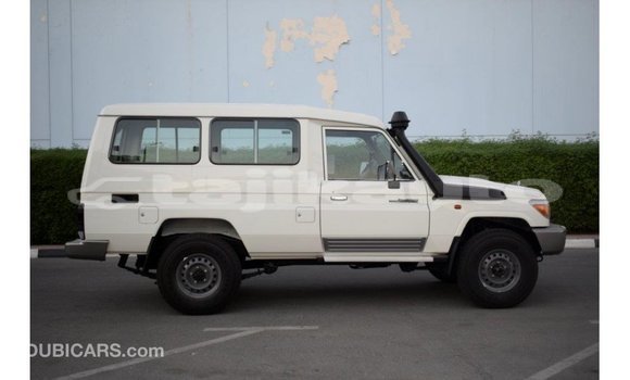 Buy Import Toyota Land Cruiser White Car in Import - Dubai in Dushanbe Buy Import Toyota Land Cruiser White Car in Import - Dubai in Dushanbe