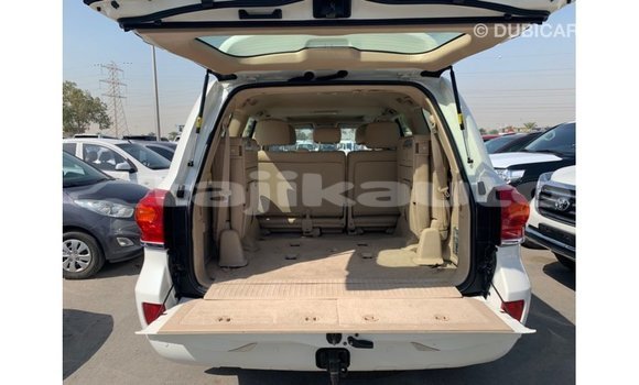 Buy Import Toyota Land Cruiser White Car in Import - Dubai in Dushanbe Buy Import Toyota Land Cruiser White Car in Import - Dubai in Dushanbe