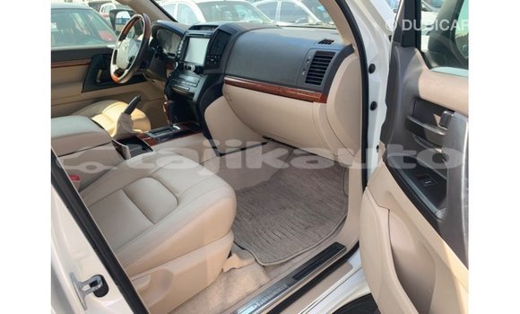 Buy Import Toyota Land Cruiser White Car in Import - Dubai in Dushanbe Buy Import Toyota Land Cruiser White Car in Import - Dubai in Dushanbe