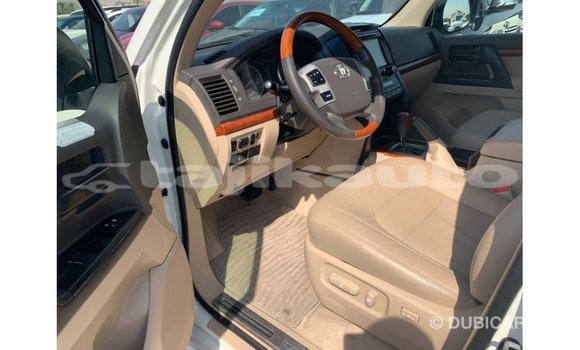 Buy Import Toyota Land Cruiser White Car in Import - Dubai in Dushanbe Buy Import Toyota Land Cruiser White Car in Import - Dubai in Dushanbe